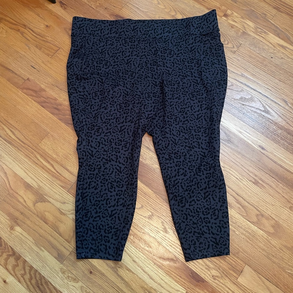Torrid leopard pixie pants - Picture 1 of 2